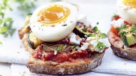 Tartines de légumes grillés et oeuf mollet