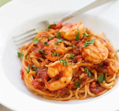 Spaghetti aux crevettes sauce tomate au thermomix - Paperblog