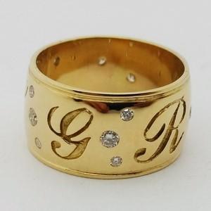 Creation de bagues larges pour femme large bague bandeau avec initiales pour femme en or 18 carats