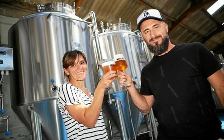 Evénement à Saint-Guénolé, Cyril Nédélec et Sara Bambagiotti présentent leur premier breuvage. Une bonne surprise.