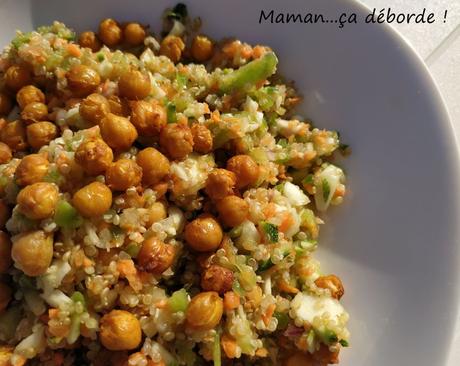 Salade de quinoa aux légumes et pois chiches rôtis