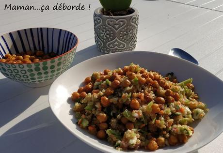 Salade de quinoa aux légumes et pois chiches rôtis