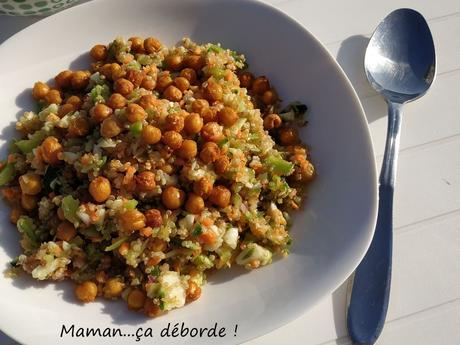 Salade de quinoa aux légumes et pois chiches rôtis