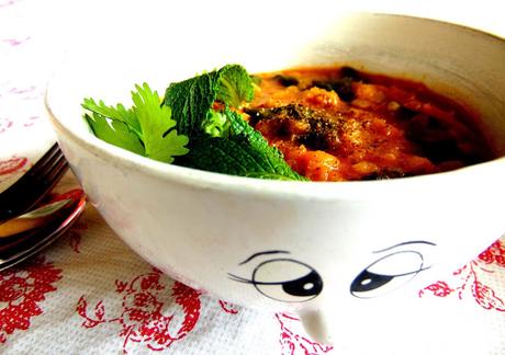 Soupe marocaine au chou-fleur, lentilles, patate douce et épinards