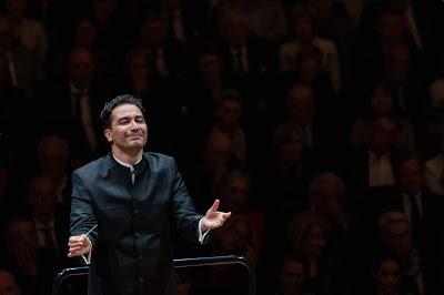 Festival de Lucerne. Orozco-Estrada et le Wiener Philarmoniker interprètent Dvorák et Korngold. Festival de Lucerne. Orozco-Estrada et le Wiener Philarmoniker interprètent Dvorák et Korngold.