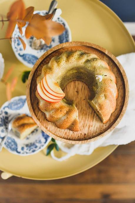 Gâteau facile pomme - rhubarbe { et recette de base à accommoder selon vos goûts }