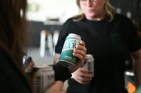 Info bière – Chère conversation de Seattle préparant leur propre bière Seattle, nouvelle musique et qui ils avaient jeté dans le super groupe de leurs rêves
– Bière brune Info bière – Chère conversation de Seattle préparant leur propre bière Seattle, nouvelle musique et qui ils avaient jeté dans le super groupe de leurs rêves
– Bière brune