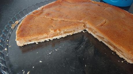 Tarte aux pommes et crème caramel amande