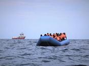 L’Ocean Viking sauve migrants large Libye