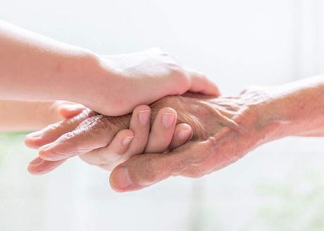 Seniors : le maintien à domicile est-il une bonne solution ?