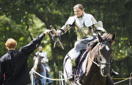 Le Lakewood Renaissance Faire amène les chevaliers et les joutes à Pine Park.