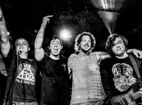 #Musique - Le groupe pop-punk Seven Fly révèle son single, Fever ! #Musique - Le groupe pop-punk Seven Fly révèle son single, Fever !