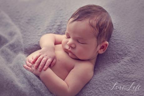 Séance photo bébé nouveau-né à domicile Puteaux