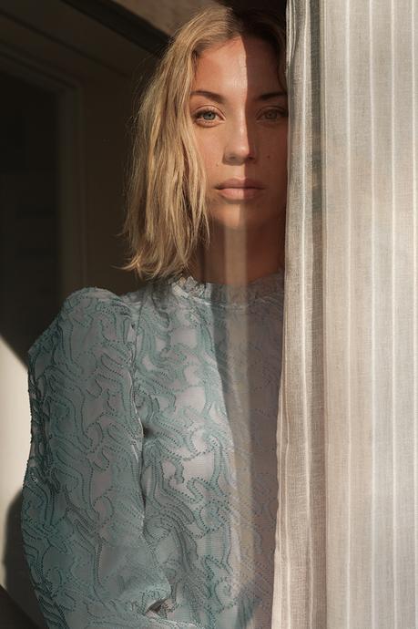 Look At Me Now : Julie Dommanget par Laure Stefanini (exclusif) Look At Me Now : Julie Dommanget par Laure Stefanini (exclusif)