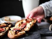 Toasts figues, brie, bacon noix