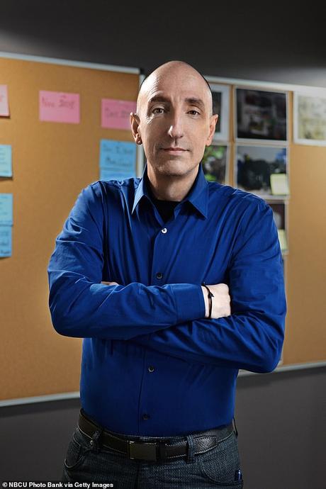 Une victime pédophile se met à couvert et porte un fil pour pincer son agresseur, ce qui lui vaut une carrière au FBI.