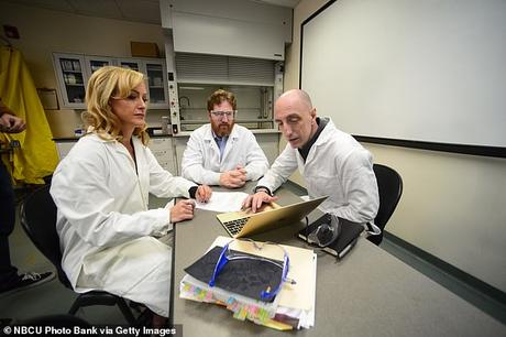 Une victime pédophile se met à couvert et porte un fil pour pincer son agresseur, ce qui lui vaut une carrière au FBI.