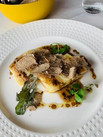 Compression de pommes de terre, foie gras, truffes © Olivia Goldman