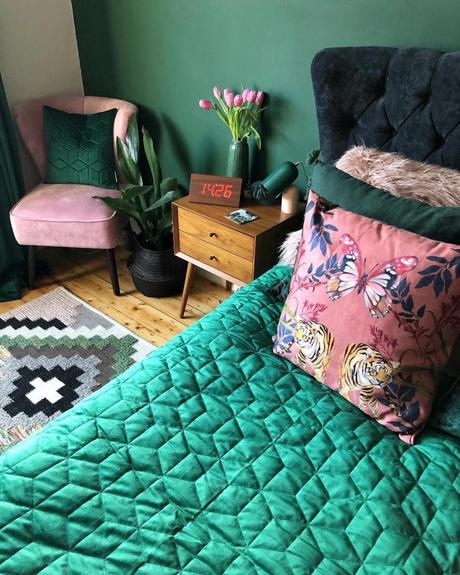 chambre rose et verte décoration lit original - blog déco - clem around the corner