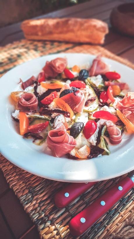 Salade de courgette crue, ricotta, et jambon italien