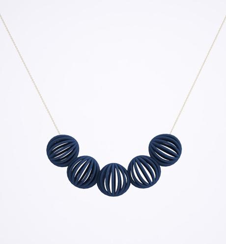 Line Pierron : la designer derrière Imprime-moi un mouton line pierron bijoux collier astral bleu foncé - blog déco - clem around the corner