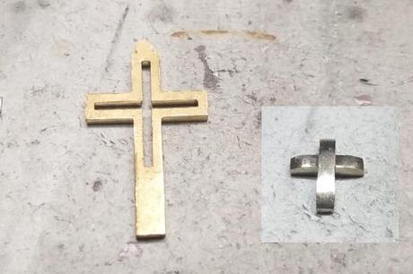 fabrication croix catholique or 18 carats