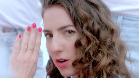 Cléa Vincent de retour avec le clip de “Sexe d'un Garçon” sur Plaisir Culturel