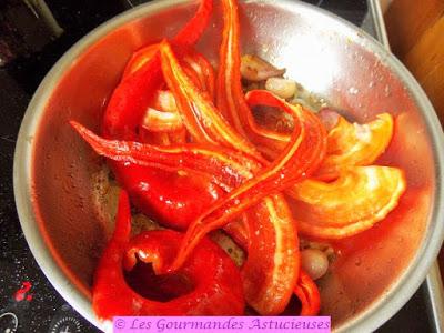 Poêlée de Poivrons et tomates farcies surprises (Vegan) Poêlée de Poivrons et tomates farcies surprises (Vegan)