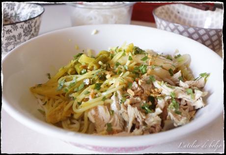 Soupe indonésienne aux nouilles et au poulet (SOTO AYAM) Soupe indonésienne aux nouilles et au poulet (SOTO AYAM)