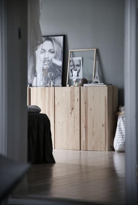 ikea hack meuble bois chambre grise élégante blog déco clemaroundthecorner