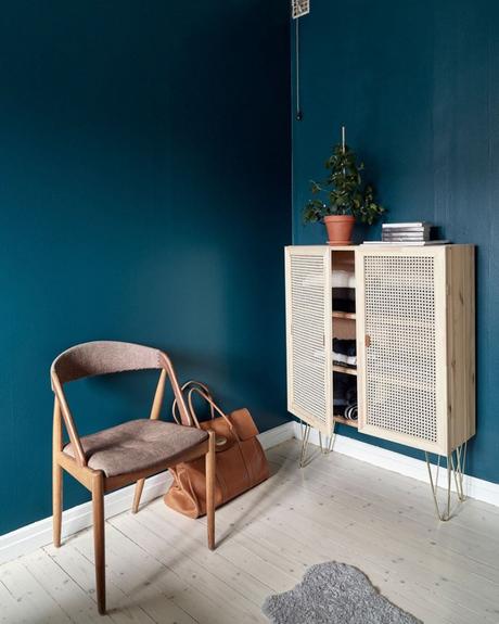 bricolage facile personnalisation meuble bois porte cannage déco mur bleu canard clemaroundthecorner