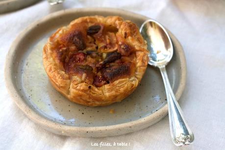 Tartelettes feuilletées aux figues, pistaches et pignons