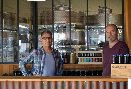 Jean-Claude Lévêque (à gauche) et Yves Potelle seront ravis de se faire servir leurs bières aux portes ouvertes le jeudi et le vendredi.