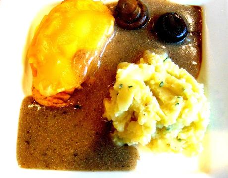 Escalopes Gardein avec dinde Yves Veggie gratiné au Chao et sauce à poutine au  sarrasin