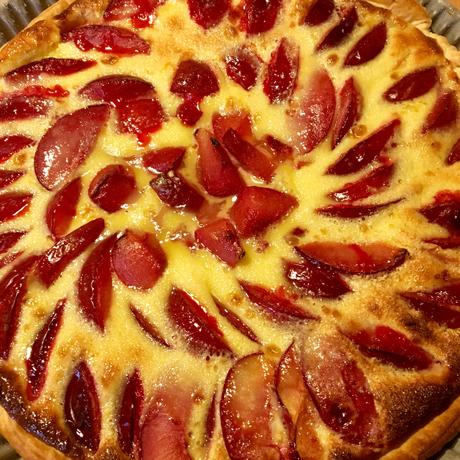 Tarte moelleuse aux prunes rouges