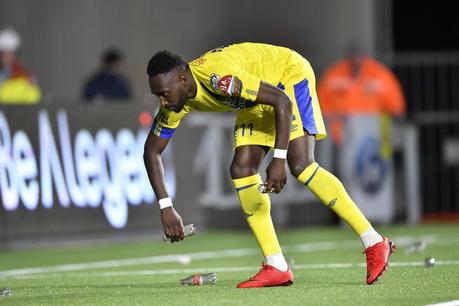 News bière – Le match Sint-Truiden – Genk interrompu dix minutes après le lancement de bière par des supporters locaux

 – Bière