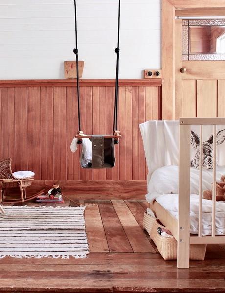 balançoire intérieure bébé design style scandinave bois grise - blog déco - clem around the corner