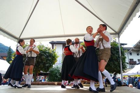 autriche tyrol zillertal zell am ziller almabtrieb danse traditionelle