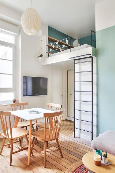 studio parisien appartement paris 18m2 lit mezzanine parquet bois séjour ouvert salle à manger - blog déco - clem around the corner