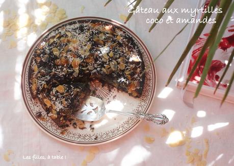 Gâteau aux myrtilles, noix de coco et amandes