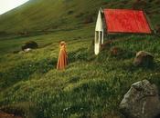 Elle immortalise voyages avec photos façon conte fées