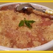 Crumble aux pêches de vigne - Oh, la gourmande..