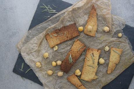 Cuillère et saladier : Houmous crackers au romarin