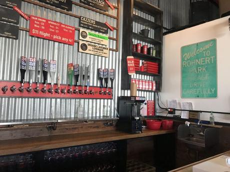 old caz rohnert park 700x525 - La meilleure bière artisanale à Rohnert Park, Californie