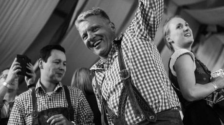 Craft beer – La bière contient 6,2% d'alcool et 7 autres choses que j'ai apprises à la dure à la fête de la bière
 – Houblon