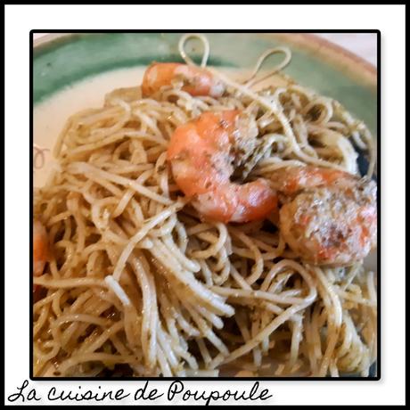 Pâtes au pesto maison et crevettes sautées Pâtes au pesto maison et crevettes sautées