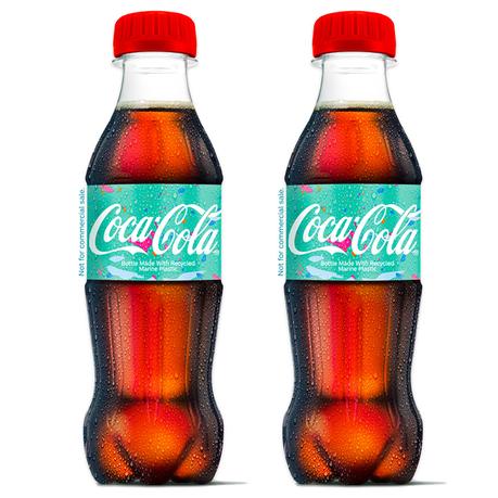 Coca-Cola dévoile une bouteille fabriquée à partir de déchets plastiques marins
