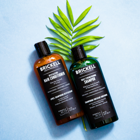 Pourquoi les cheveux des hommes doivent être légèrement gras