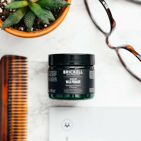 Pourquoi les cheveux des hommes doivent être légèrement gras