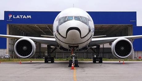 L’avion Stormtrooper de LATAM débarque au Brésil L’avion Stormtrooper de LATAM débarque au Brésil